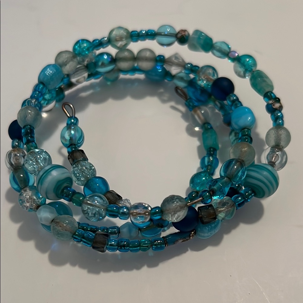 Blue beads wire bracelet finland